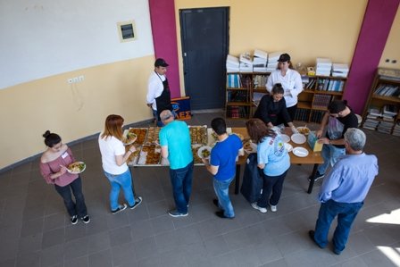 Σπουδαστές των  ειδικοτήτων  Μαγειρικής και Φωτογραφίας του ΙΙΕΚ Δήμου Βόλου, στο «3ο Φεστιβάλ Παιδικού και Εφηβικού Βιβλίου»,