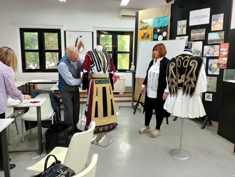 Workshop about Traditional Costumes at ISAEK Volos Municipality 