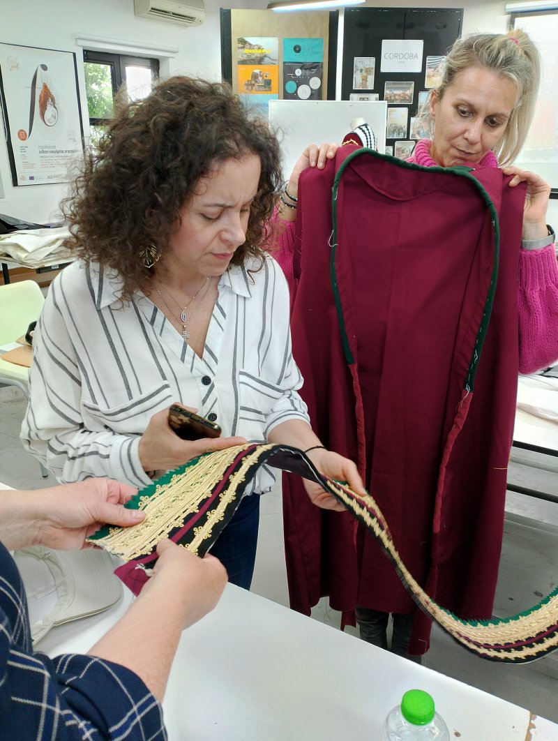 Workshop about Traditional Costumes at ISAEK Volos Municipality 