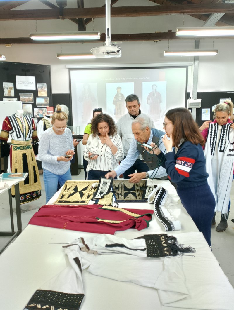 Workshop about Traditional Costumes at ISAEK Volos Municipality 