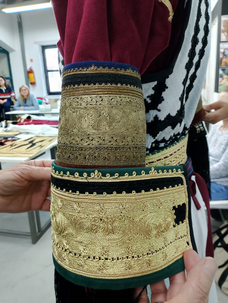 Workshop about Traditional Costumes at ISAEK Volos Municipality 