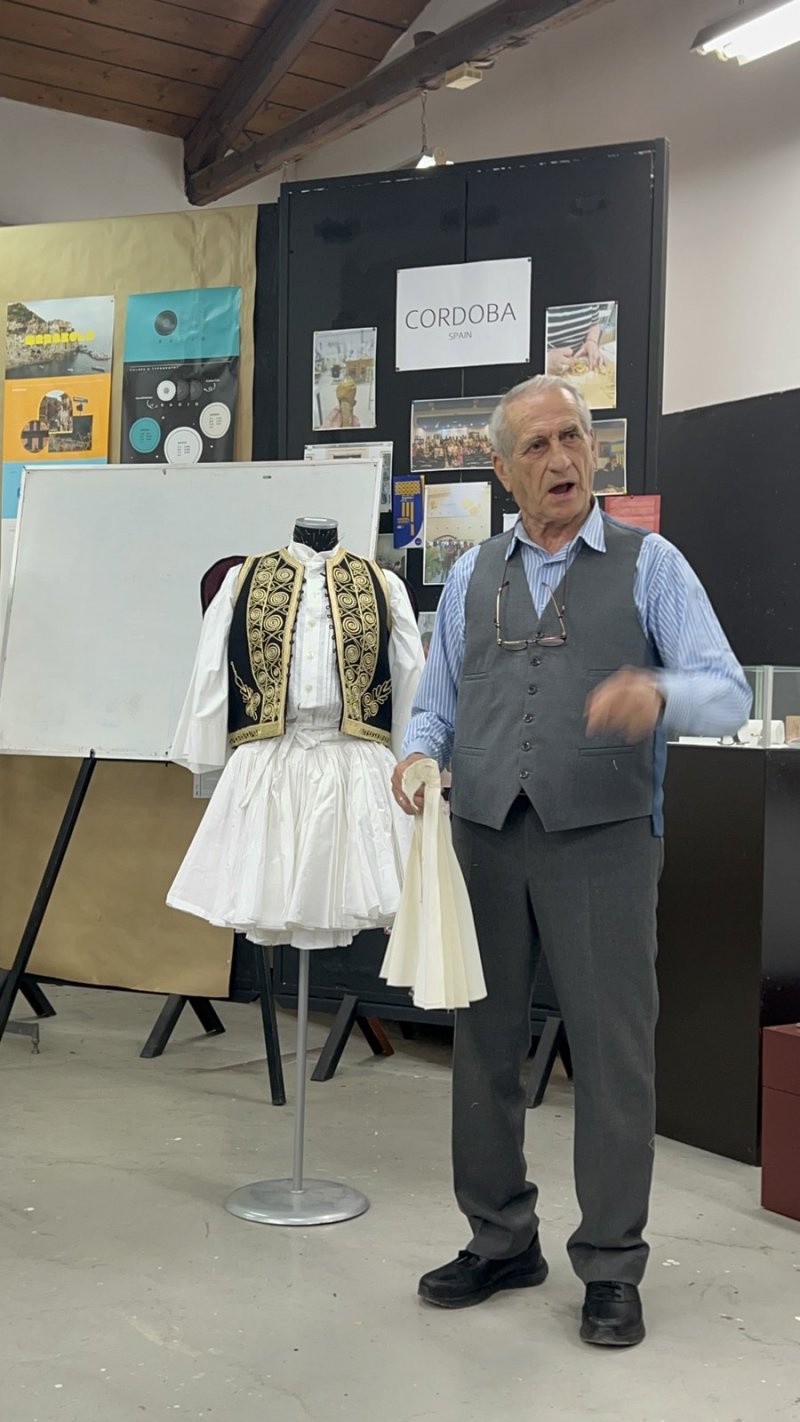 Workshop about Traditional Costumes at ISAEK Volos Municipality 