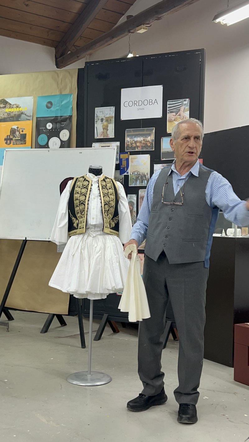 Workshop about Traditional Costumes at ISAEK Volos Municipality 